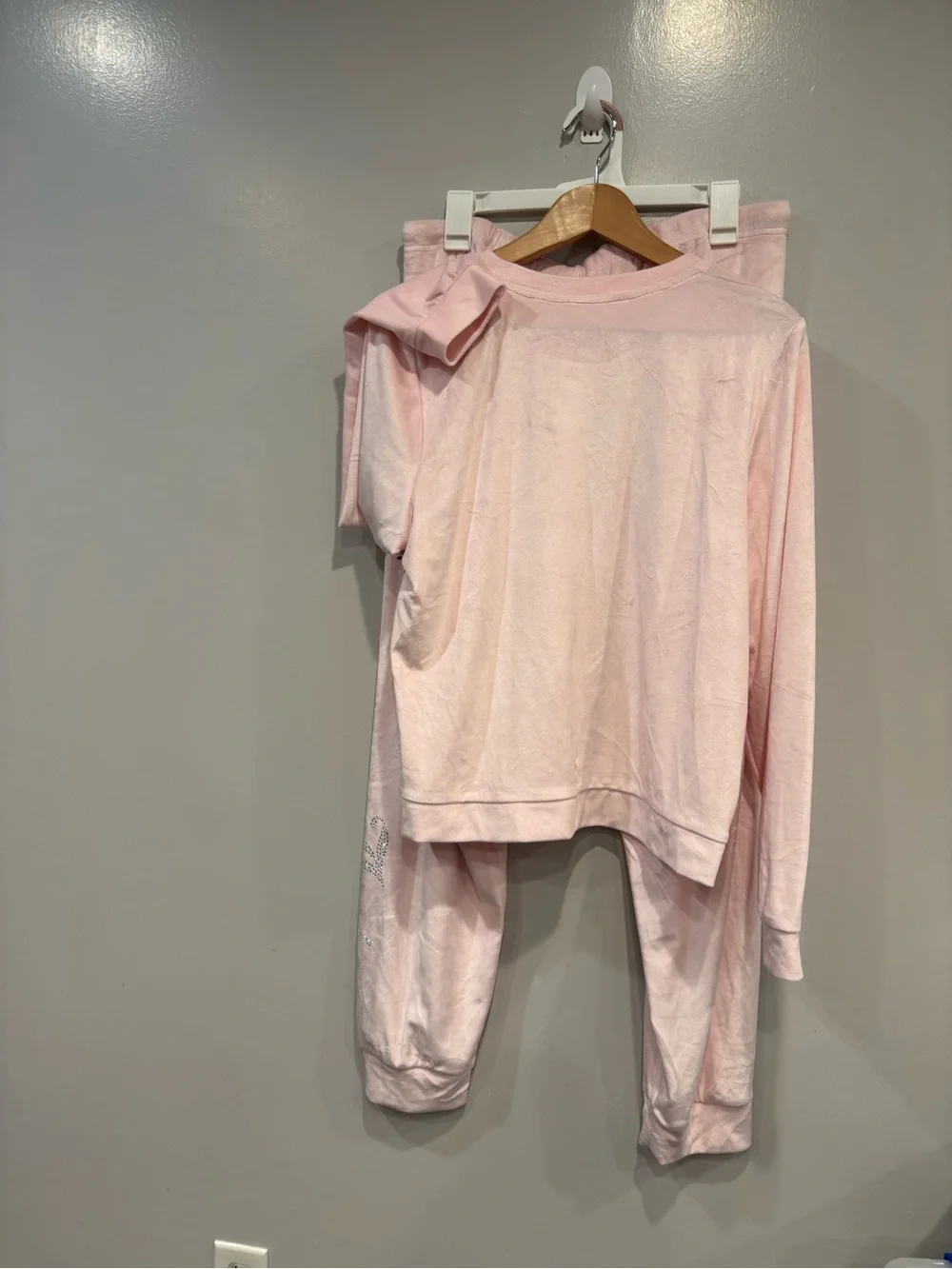 Juicy Couture Light Pink Velvet Fleece 2-Piece Lounge Set with Crystal Logo